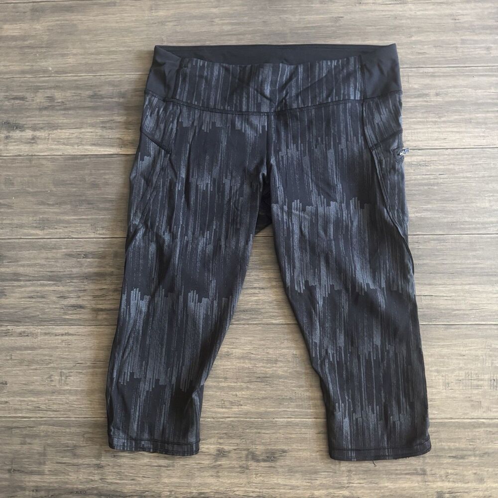 Lululemon Leggings Capri Size 10 Black Gray Dark Texture Pattern EUC
